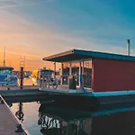 Cozy Floating House With Sauna *
