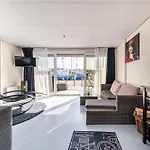 Cozy Floating House With Sauna Tallinn