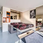 보트호텔 Cozy Floating House With Sauna