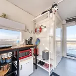 Cozy Floating House With Sauna 탈린