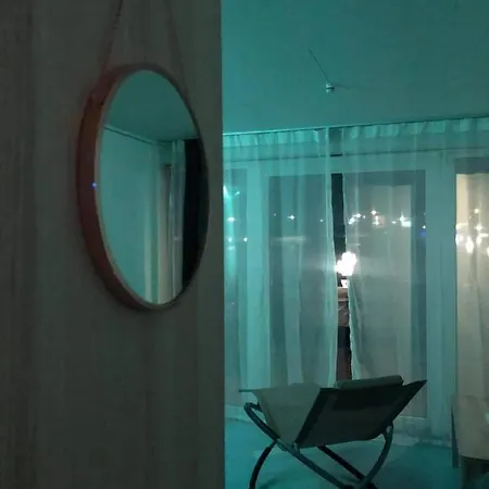 Ботель Cozy Floating House With Sauna