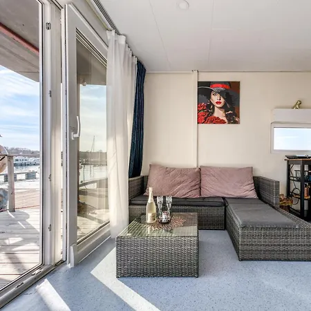 Cozy Floating House With Sauna * Tallinn