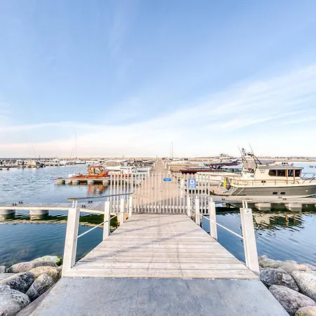 Botel Cozy Floating House With Sauna *