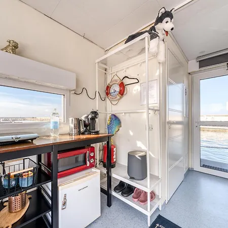 Cozy Floating House With Sauna Tallinn