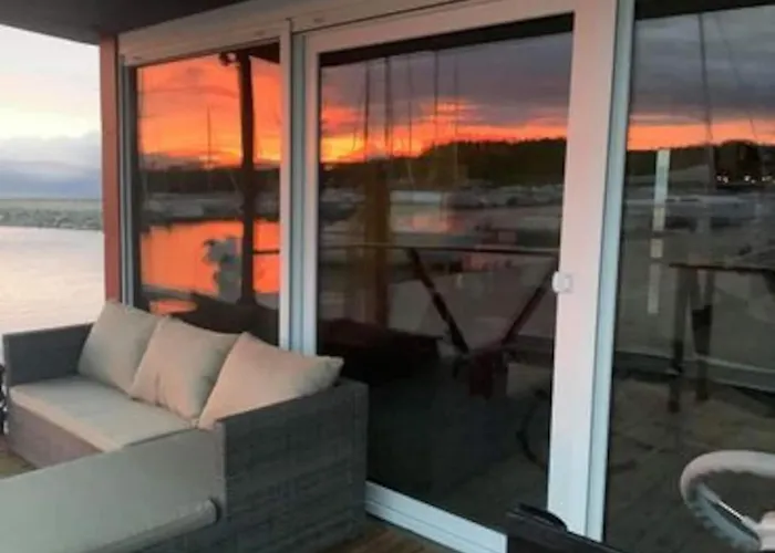Cozy Floating House With Sauna Hotel en barco Tallin