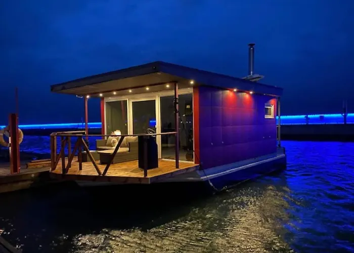 Cozy Floating House With Sauna