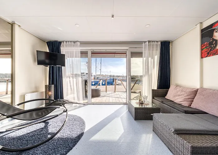 Hotel en barco Cozy Floating House With Sauna