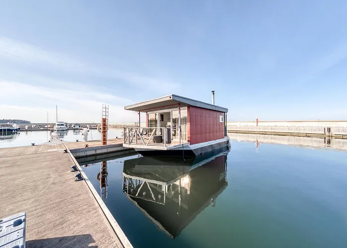 Cozy Floating House With Sauna Tallinn