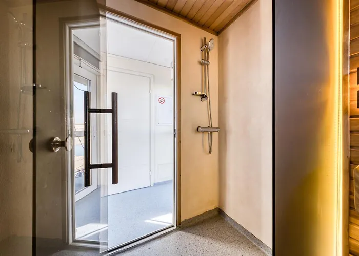 Cozy Floating House With Sauna Botel *