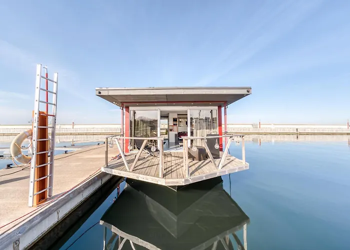Hotel en barco Cozy Floating House With Sauna