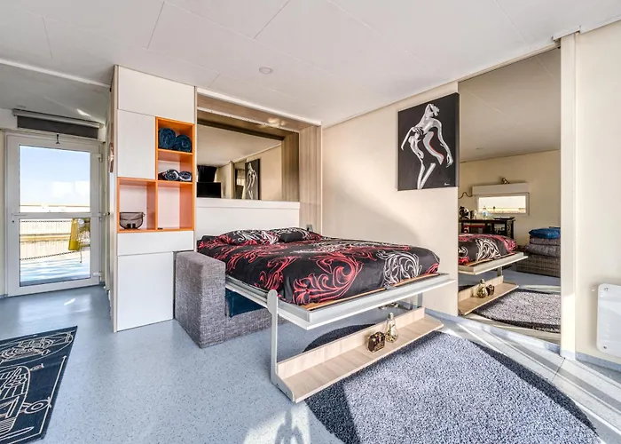 Hotel en barco Cozy Floating House With Sauna