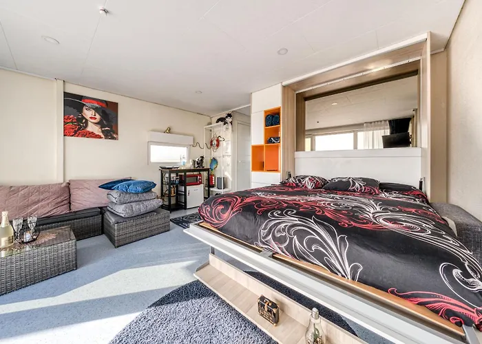 Hotel en barco Cozy Floating House With Sauna Tallin