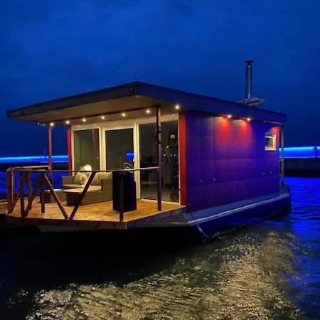 Cozy Floating House With Sauna