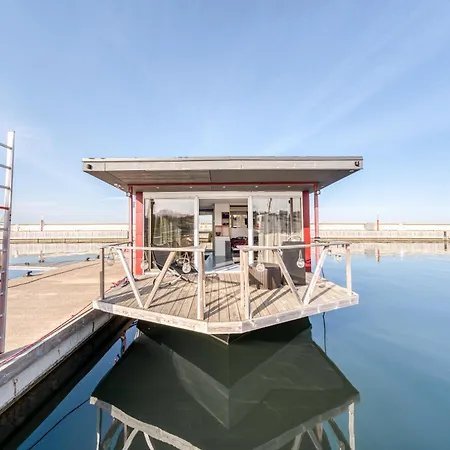 ספינת מלון Cozy Floating House With Sauna