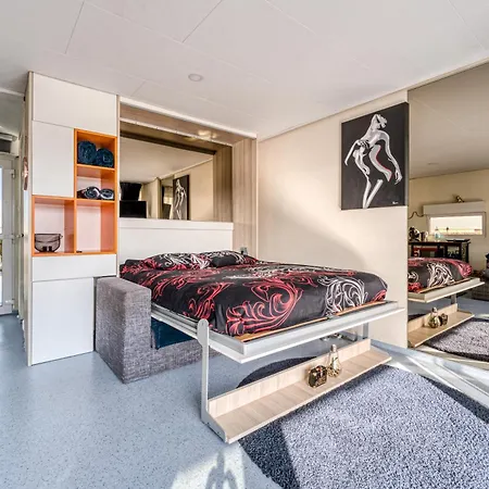 ספינת מלון Cozy Floating House With Sauna