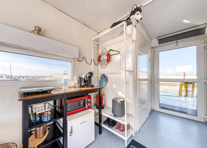 Cozy Floating House With Sauna Tallinn