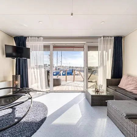 Båthotell Cozy Floating House With Sauna